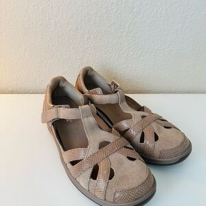 Elegant Tan Women's Sandals